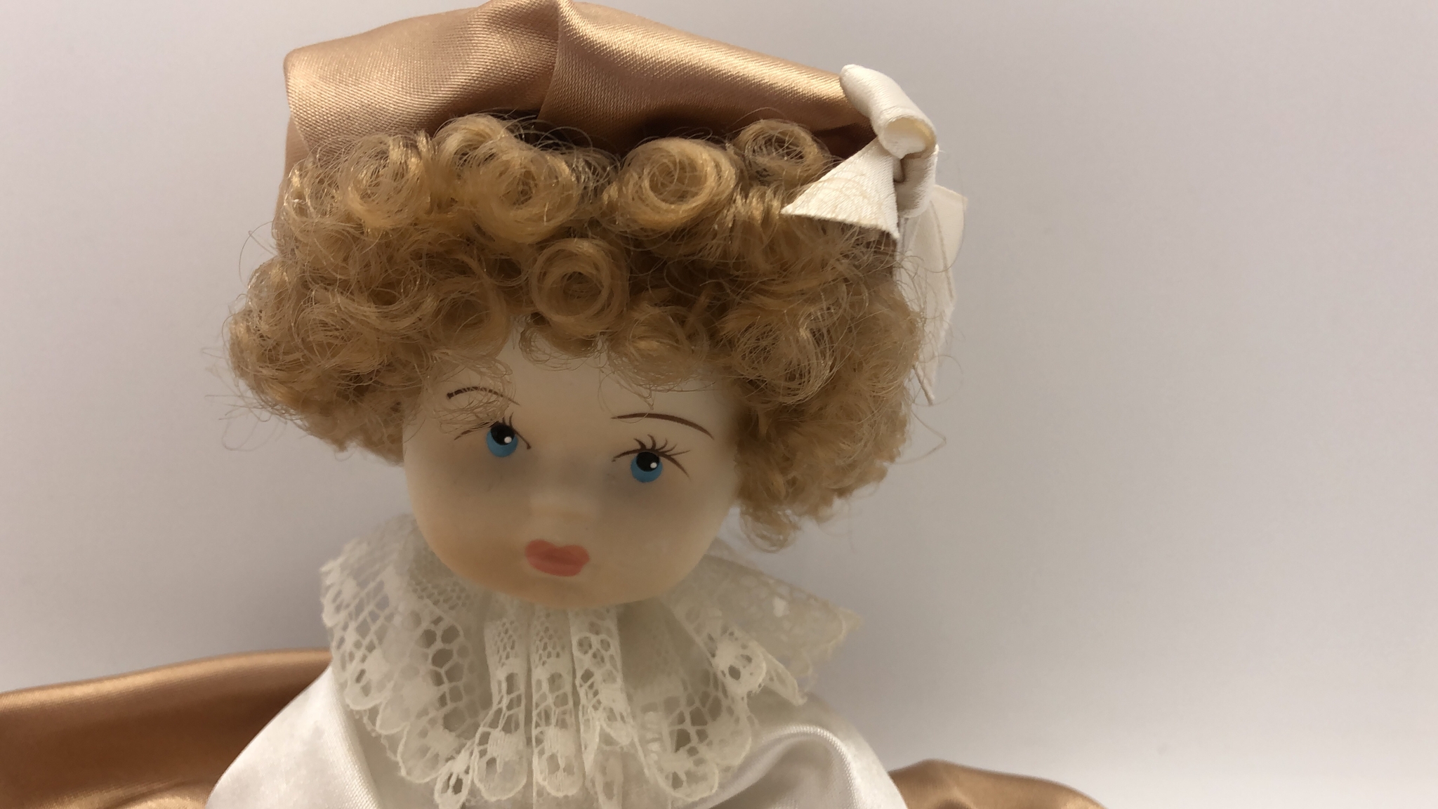 Bambola in porcellana Capodimonte