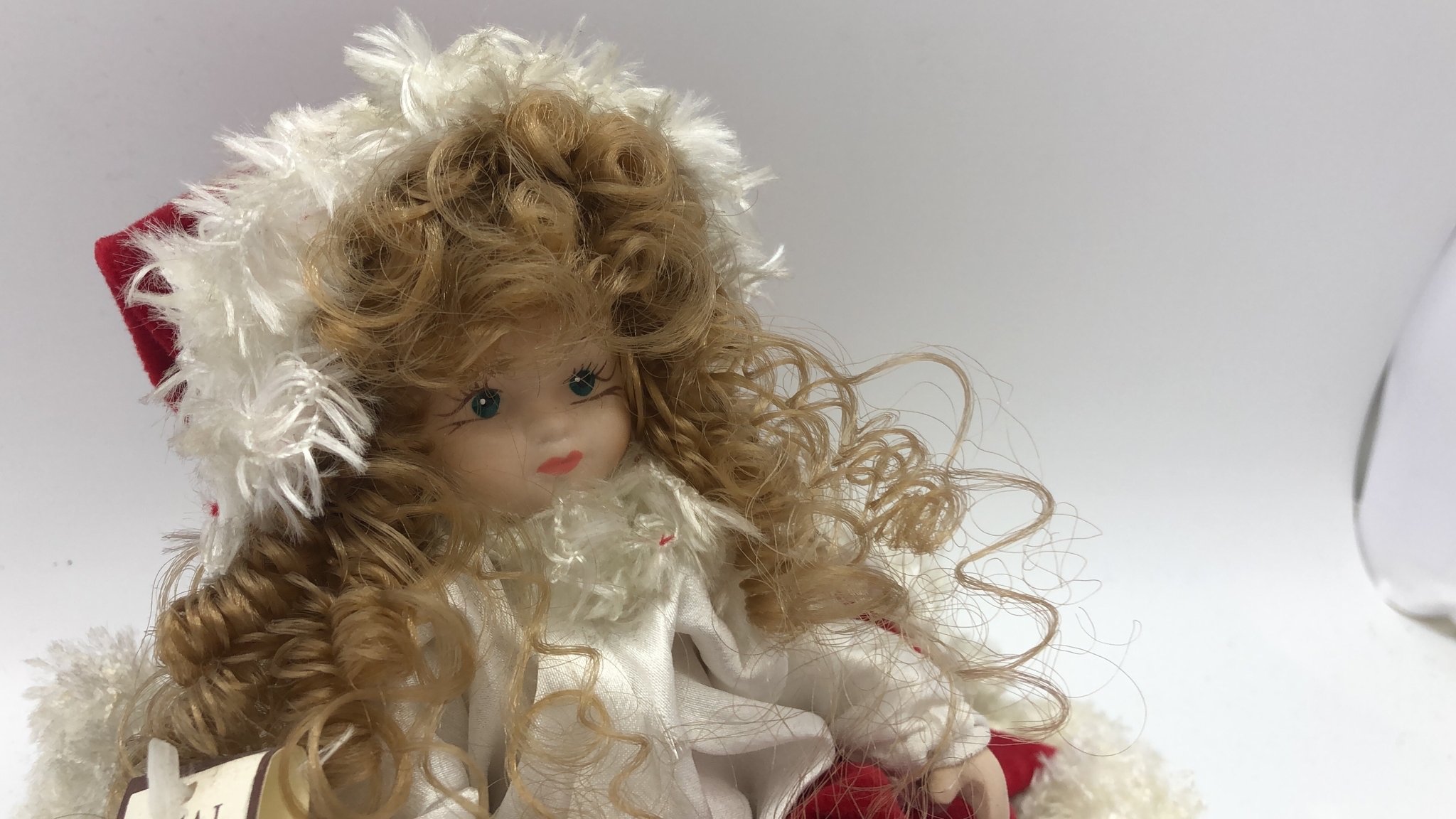Bambola porcellana Capodimonte natalizia