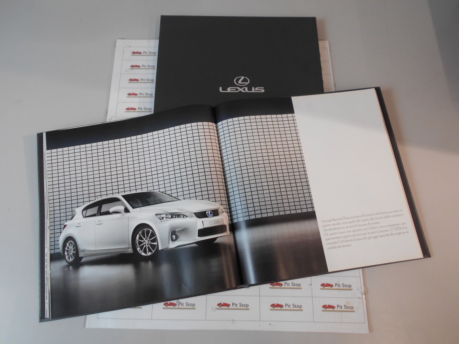 Brochure originale dei modelli Lexus
