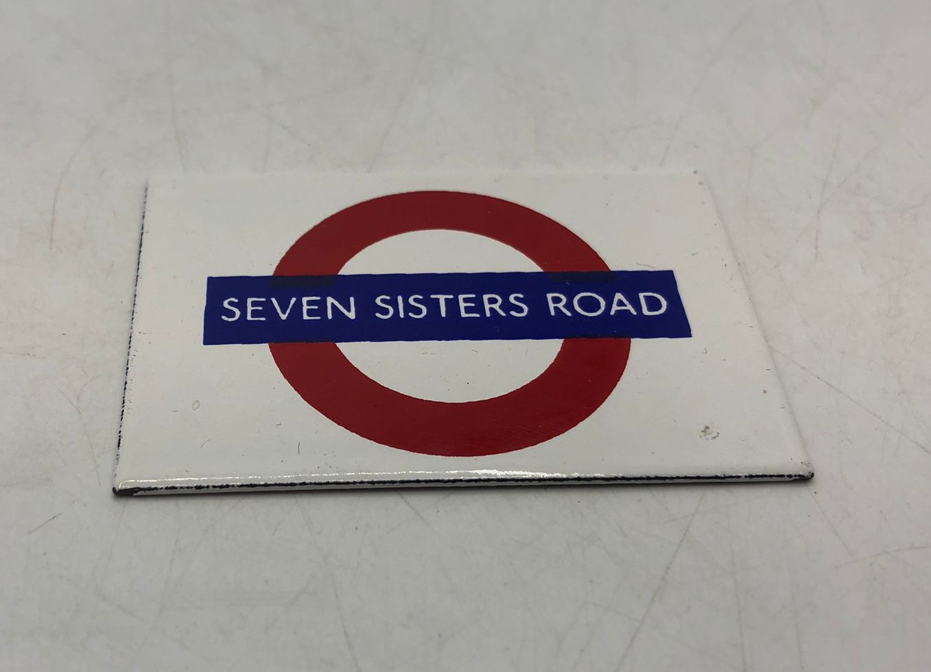 Insegna "Seven Sisters road"