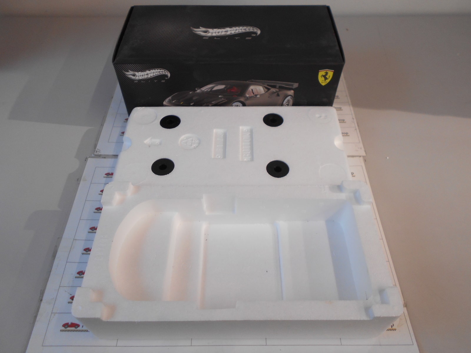 Ferrari Hot Wheels elite 458 Italia GT2  scatola e polistirolo