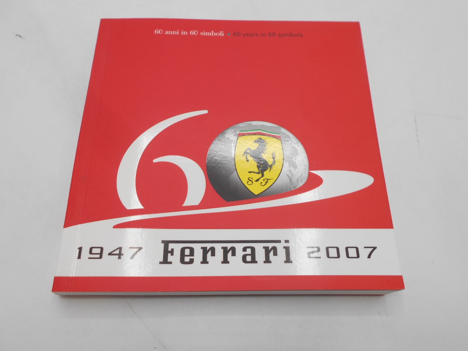 Ferrari libro "60 anni in 60 simboli"