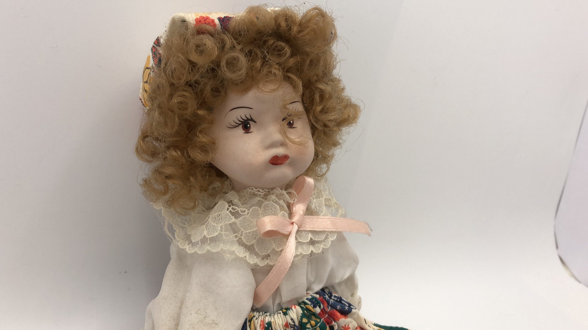 Bambola vintage in porcellana